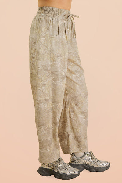 on the hunt camo barrel leg knit lounge pants | taupe