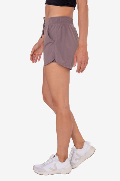 no worries in sight athleisure shorts | light cocoa