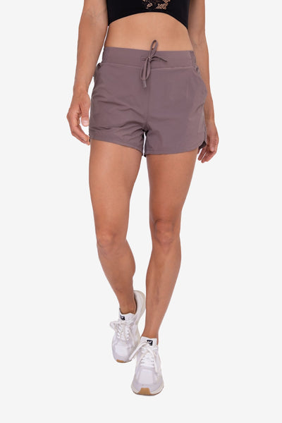 no worries in sight athleisure shorts | light cocoa