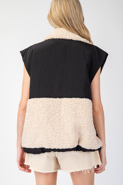 cabin dreams color block sherpa vest | black