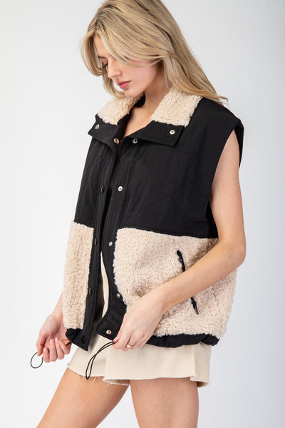 cabin dreams color block sherpa vest | black