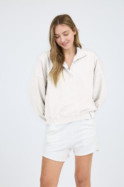 a little off track washed button snap pullover | ivory