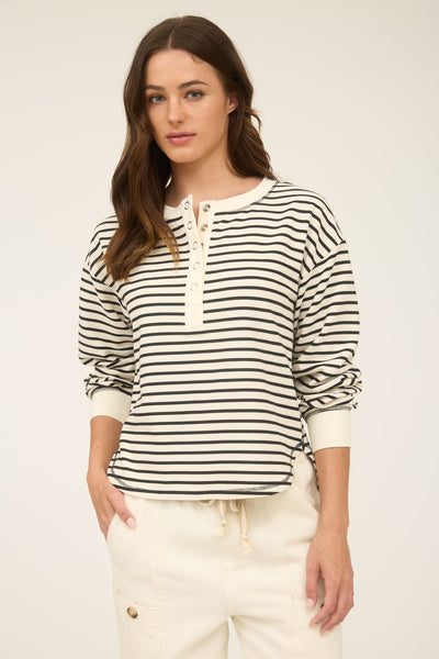 gloss over it stripe henley snap button top | black + white