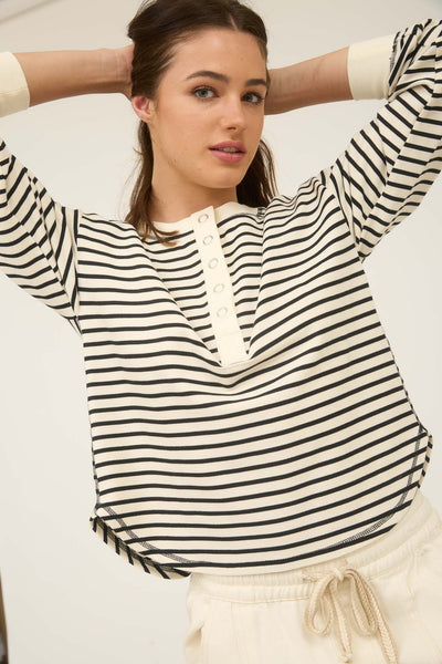 gloss over it stripe henley snap button top | black + white