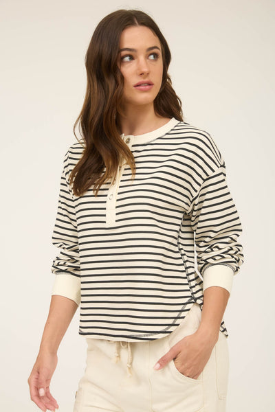 gloss over it stripe henley snap button top | black + white