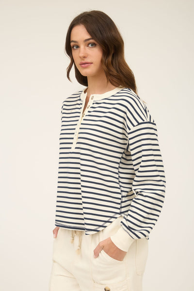 gloss over it stripe henley snap button top | navy + white