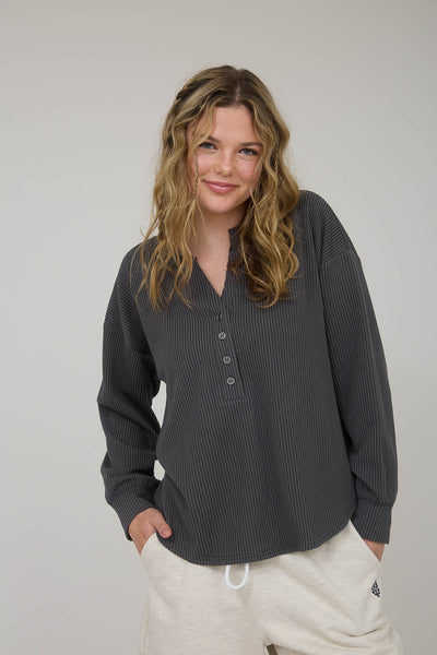 take your turn ribbed henley top | charcoal