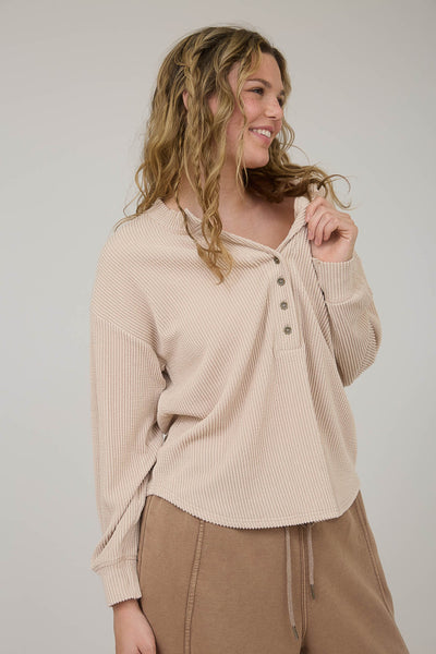 take your turn ribbed henley top | light khaki