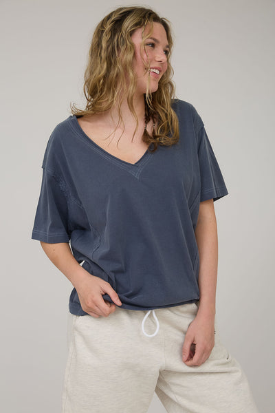 subtle shift washed raw edge v neck tee | navy