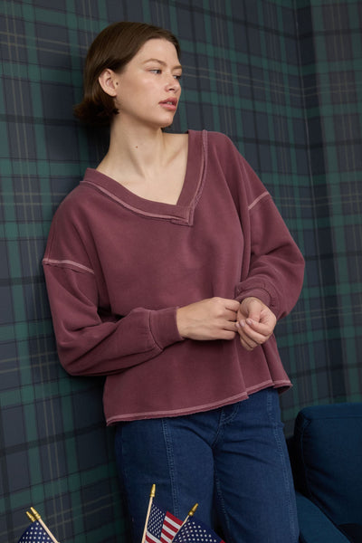 anyone can see reverse stitch knit top | burgundy