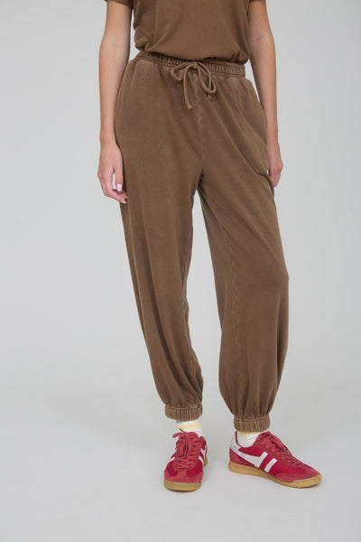 truth be told washed drawstring joggers | brown