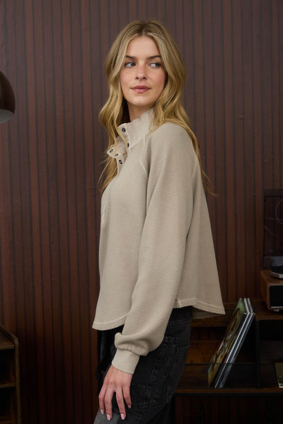 feels just right ribbed snap button knit top | mocha