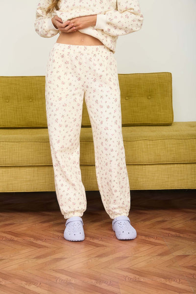 serene energy dainty floral joggers | ivory