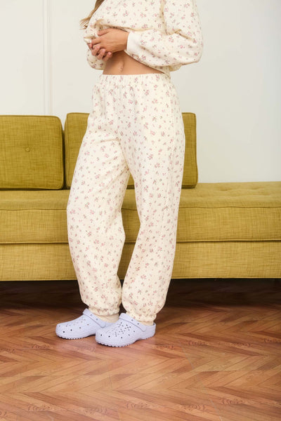 serene energy dainty floral joggers | ivory