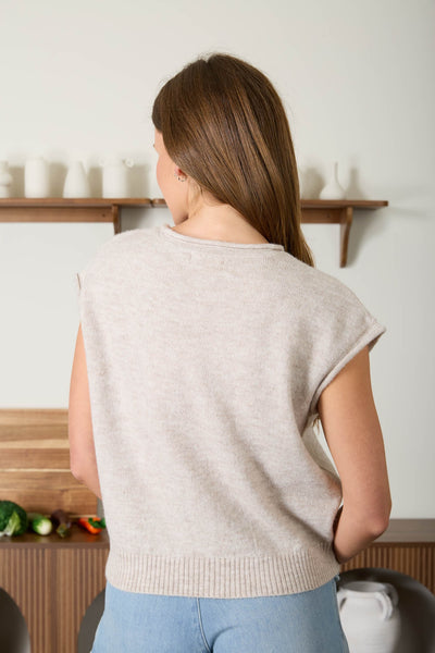 easy to style sleeveless cardigan | khaki