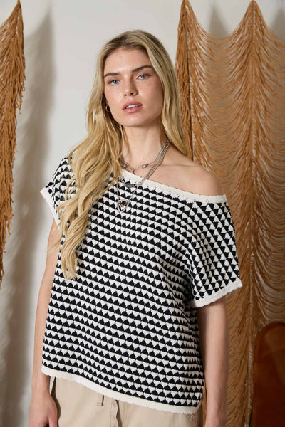 in a new light geometric short sleeve knit top | black + white