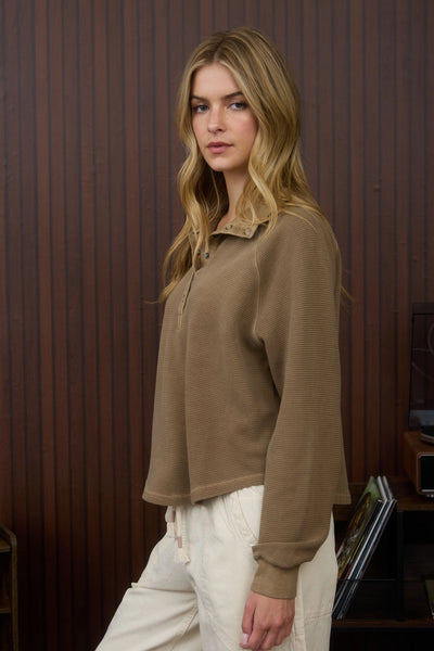 feels just right ribbed snap button knit top | brown