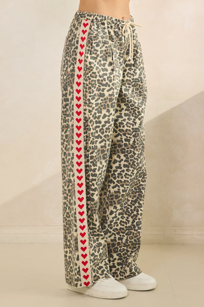 heart on the line side stripe wide leg jeans | leopard