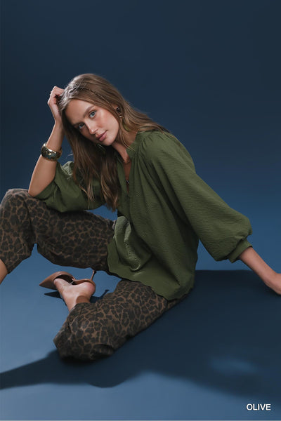 embracing more textured balloon sleeve top | olive