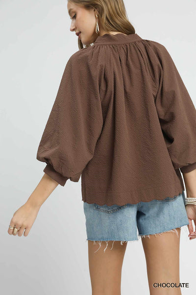 embracing more textured balloon sleeve top | chocolate