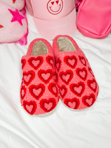 heart slippers | all over pink hearts