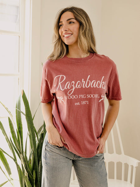 razorbacks established bows tee | cardinal
