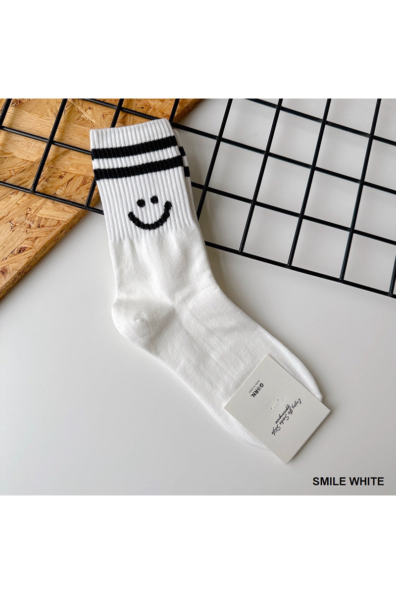 smiley crew socks | white