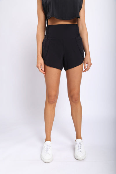 never looking back athleisure shorts | black