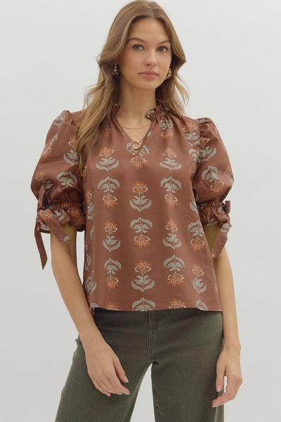 on the books ruffle neck floral top | brown