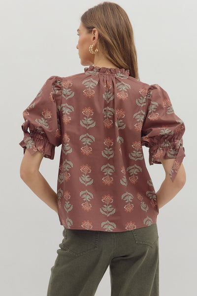 on the books ruffle neck floral top | brown