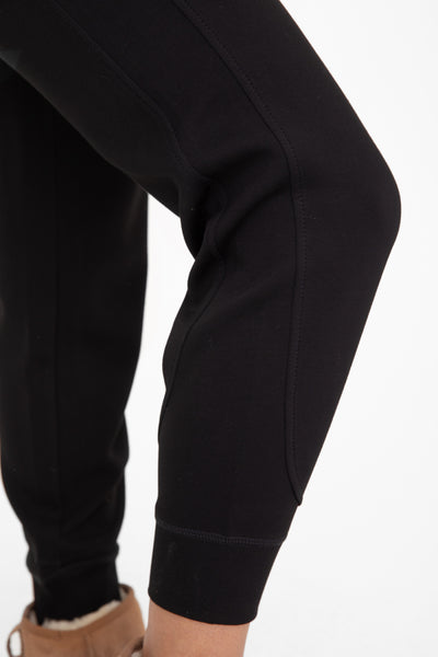 fight the feeling elevated joggers | black