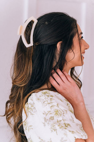 teleties open claw clip, medium | almond beige