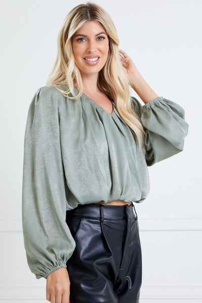 hear the applause pleated top | olive