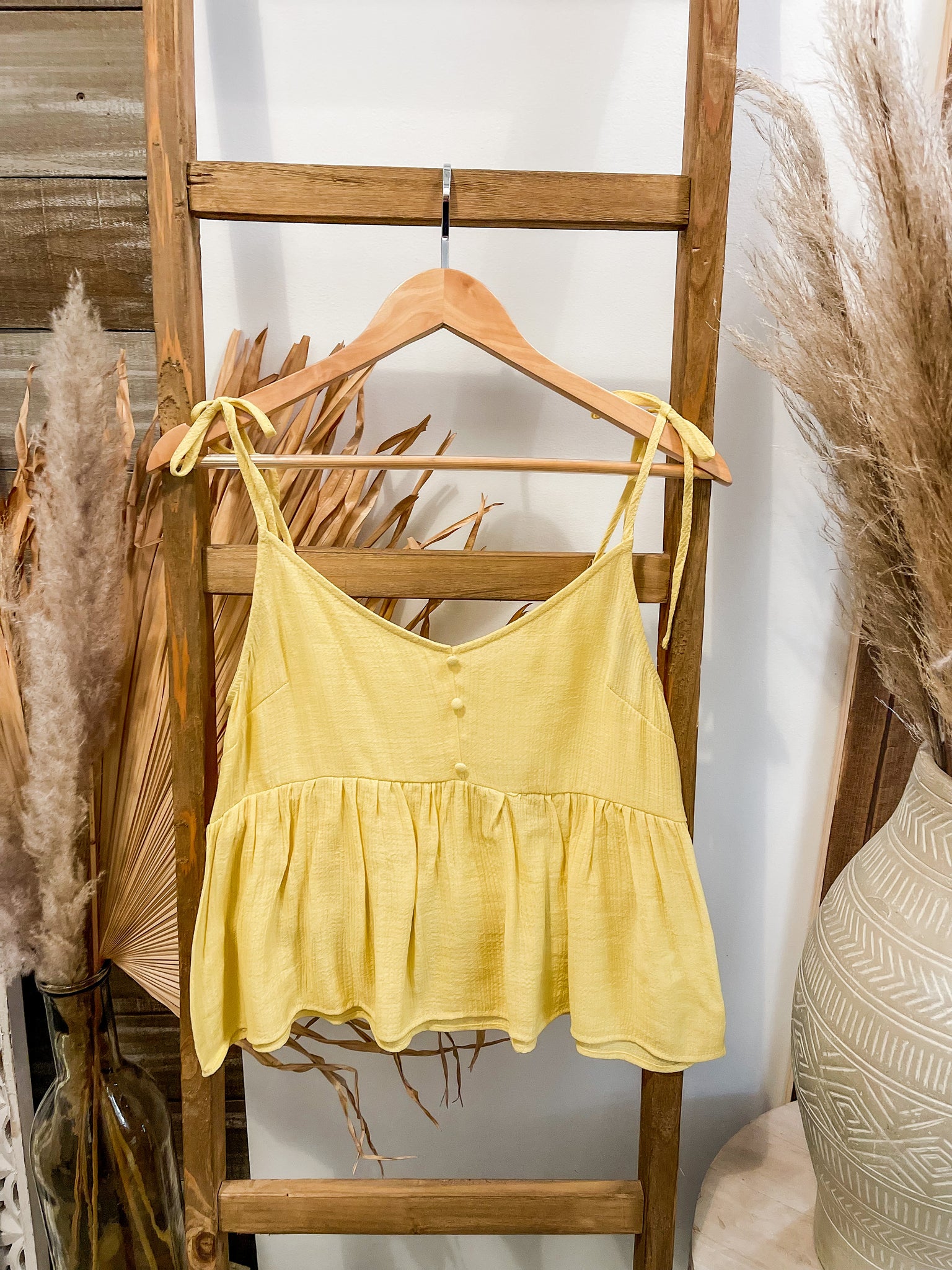 noticeable charm tank | yellow